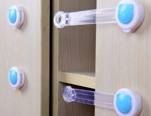 قفل أمان الأطفال المرن بتصميم الدب – 4 قطع