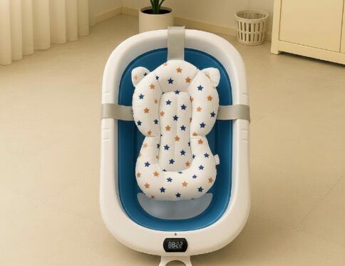 حوض استحمام أطفال سيليكون قابل للطي مع وسادة وترمومتر – موفر للمساحة، مقاوم للانزلاق، سهل التنظيف – 75×45×20 سم