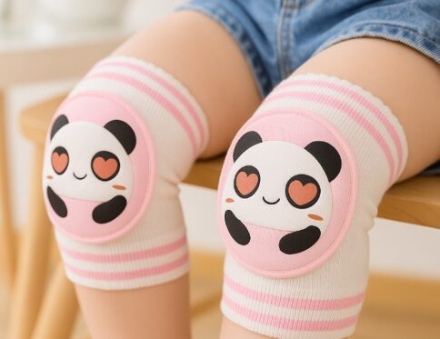 واقيات ركبة للأطفال بتصميم باندا لطيفة – وردي وللحماية وقت الزحف