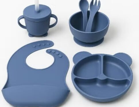 مجموعة ادوات تغذية الاطفال من السيليكون، لوازم الفطام، تتضمن اكواب شفط واطباق مقسمة ومريلة قابلة للتعديل وادوات اطفال وملاعق وشوك وكوب