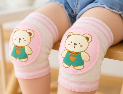 واقيات ركبة للأطفال بتصميم دب لطيف – وردي وللحماية وقت الزحف
